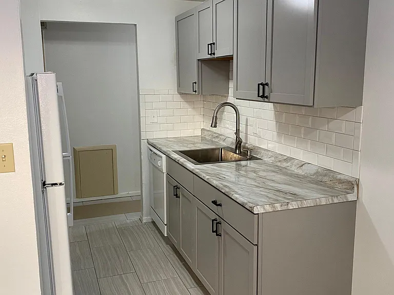 1734 W 28th St #106 — Photo 1
