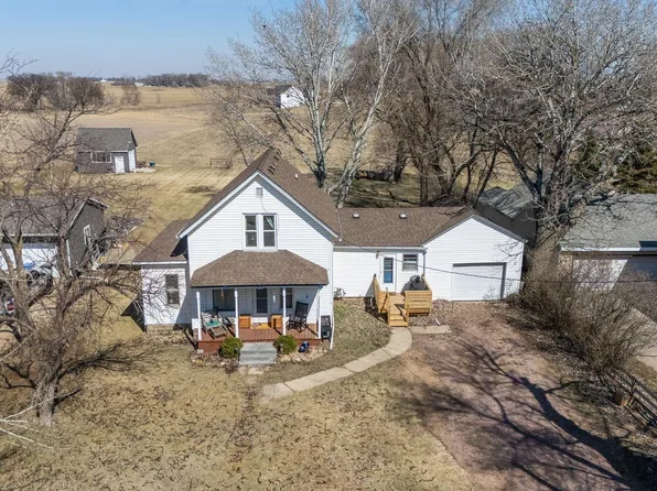212 W Boynton Ave, Lennox, SD 57039