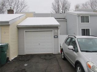 11 Brimsdown Cir, Fairport, NY 14450