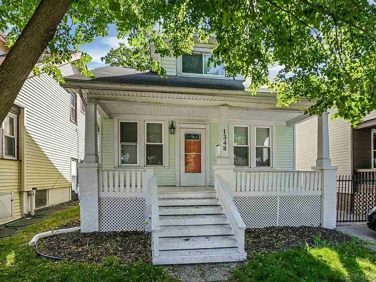 1348 Wayburn St — Photo 1