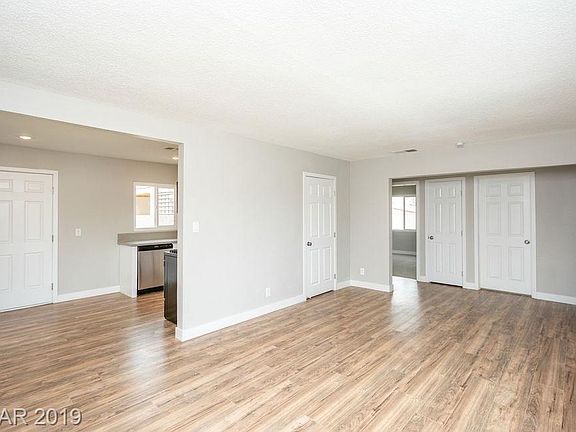 3rd image of 132 Dogwood St
