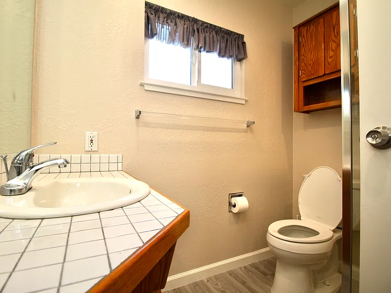1358 Henderson Ln — Photo 23