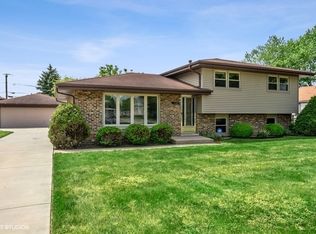 7743 W 82nd St, Bridgeview, IL 60455