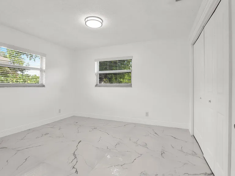 3421 NE 5th Ave — Photo 5