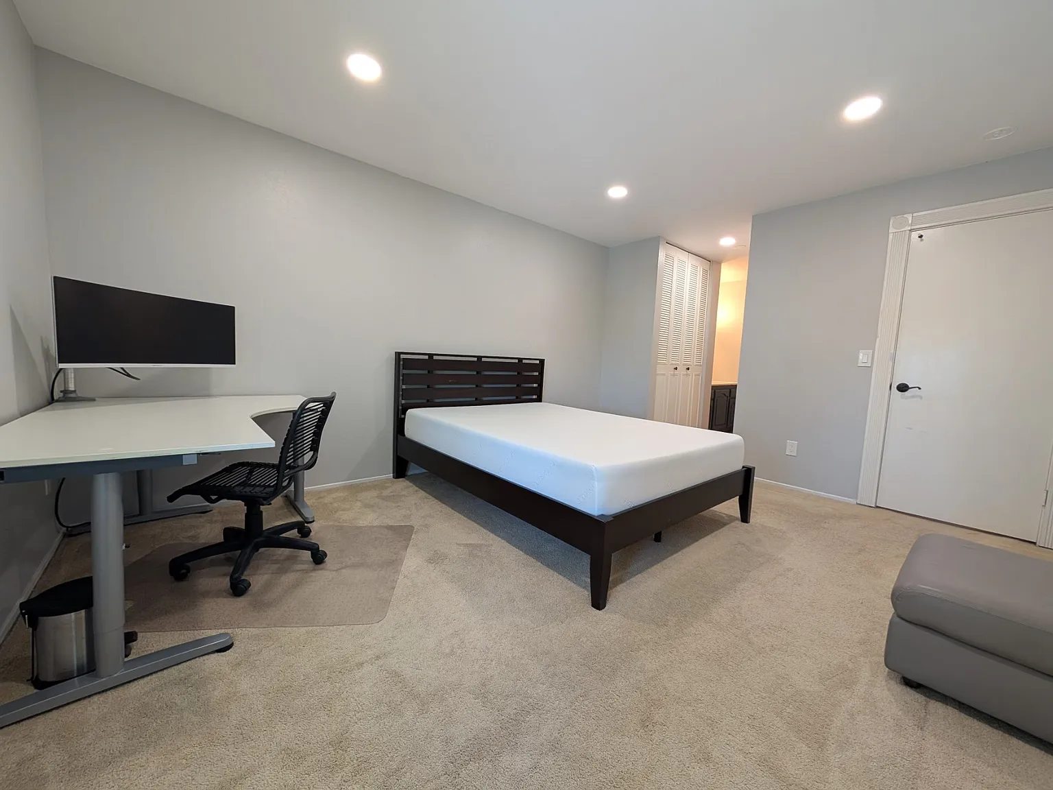 2 bed, 985 sqft, $4,600 — Photo 3