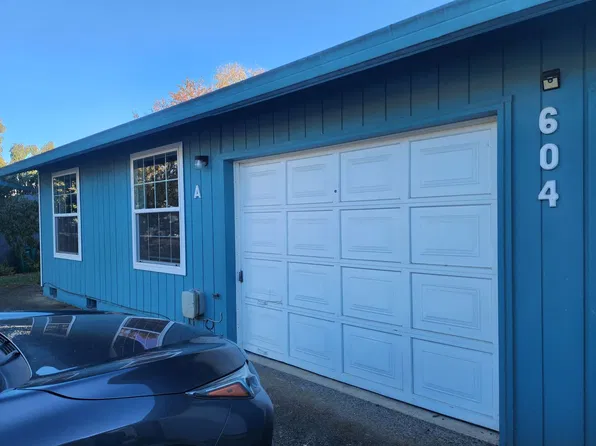 604 E 10th St, Newberg, OR 97132