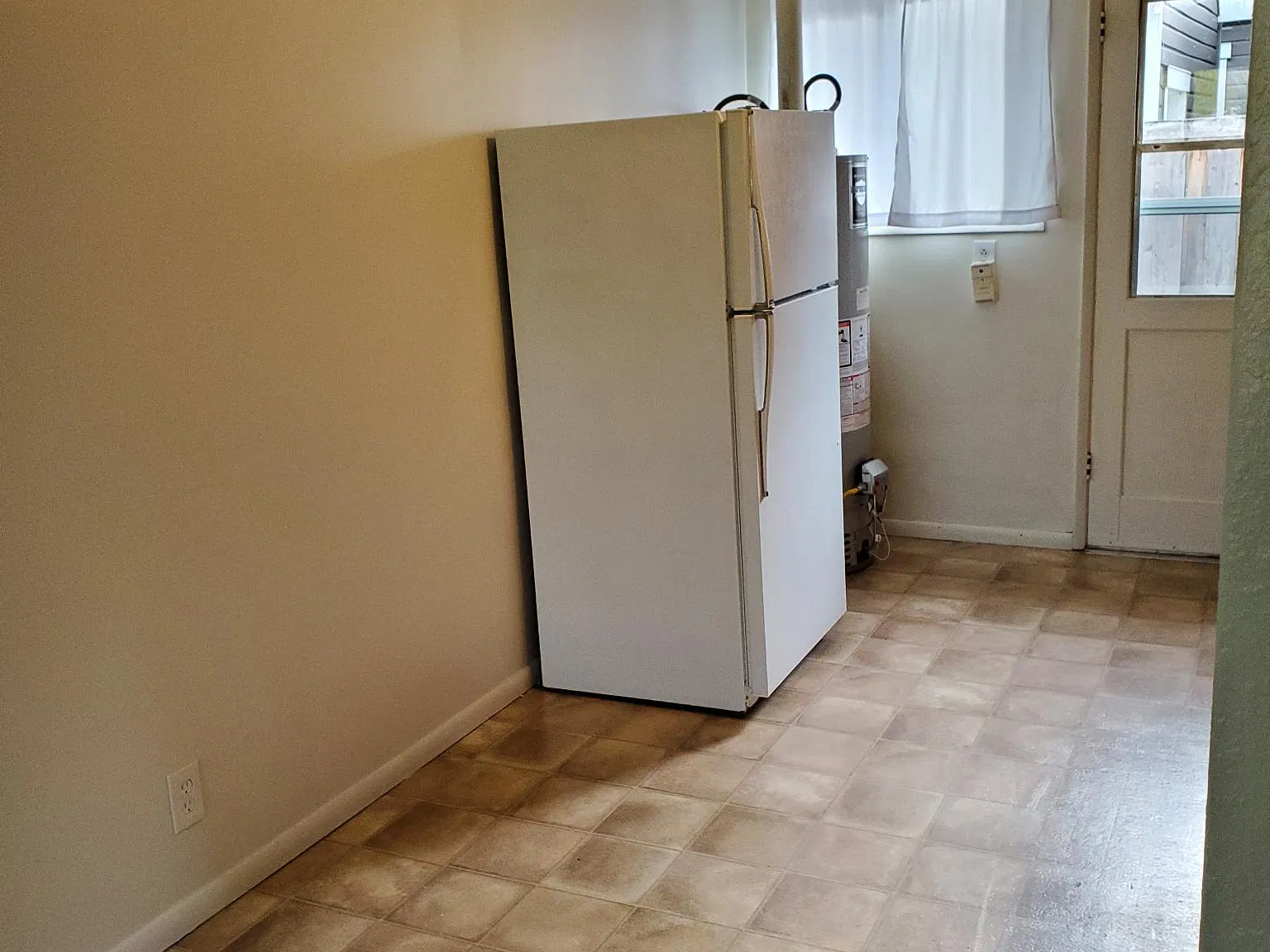 2 bed, 700 sqft, $1,300 — Photo 4