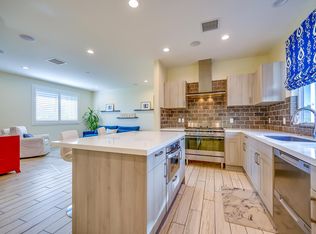 11951 Riverside Dr, Valley Village, CA 91607