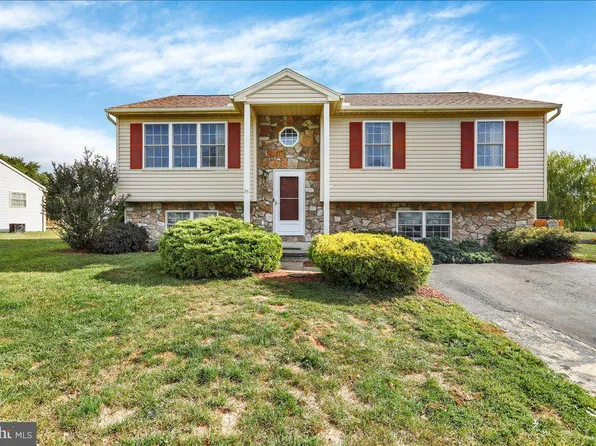 25 Waxwood Rd, Shoemakersville, PA 19555