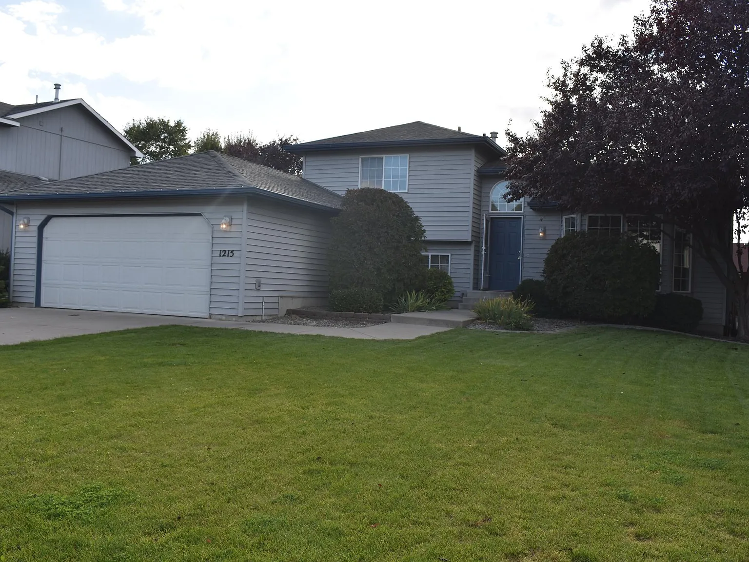 1215 N Stevenson Rd — Photo 1