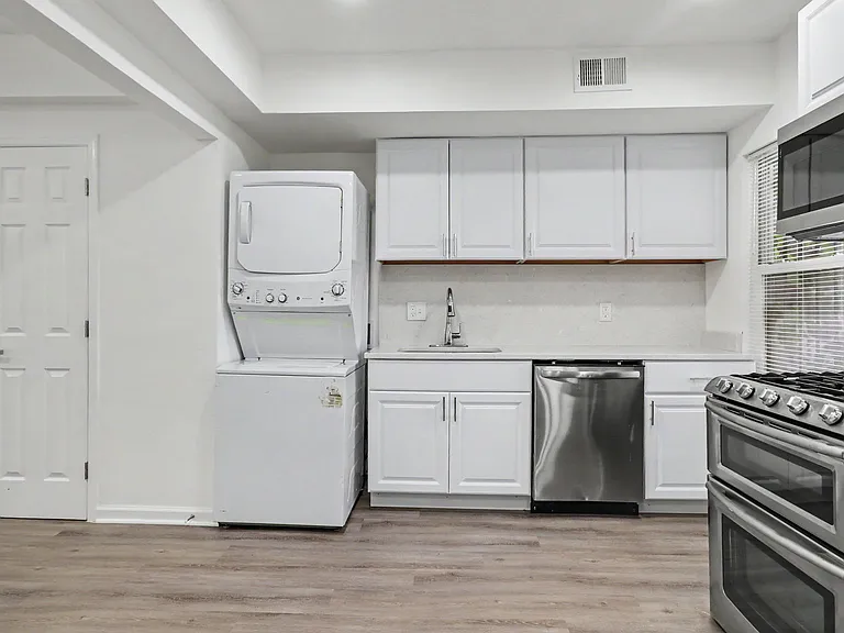 1028 Kenyon St NW — Photo 8