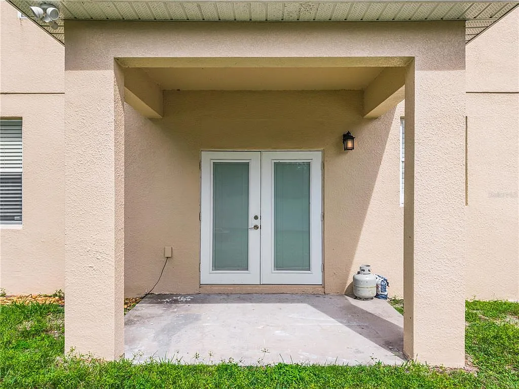 4 bed, 2.5 bath, 2439 sqft, $3,700 — Photo 4