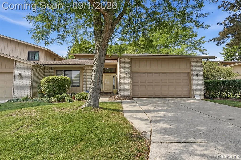 3 bed, 3.5 bath, 5248 sqft, $4,400 — Photo 1