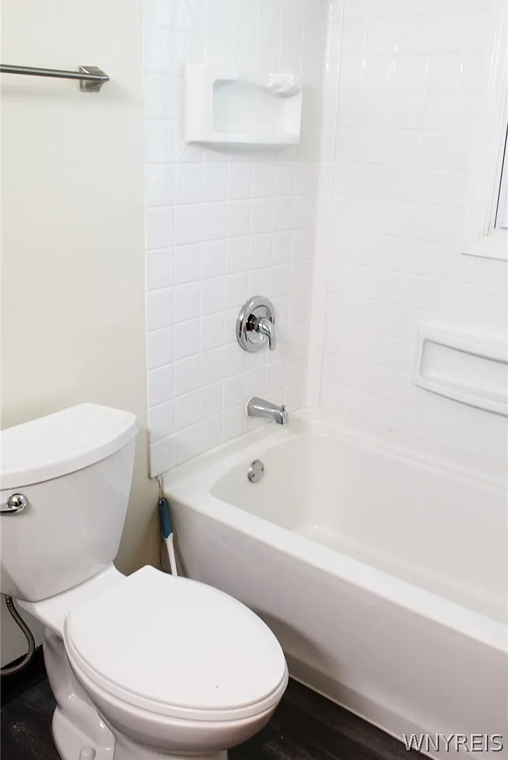 2 bed, 1.0 bath, 1120 sqft, $1,545 — Photo 2