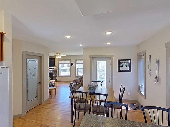2nd image of 23 SW Rodeo Way