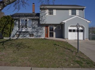 37 Waverly Dr W, Edison, NJ 08817