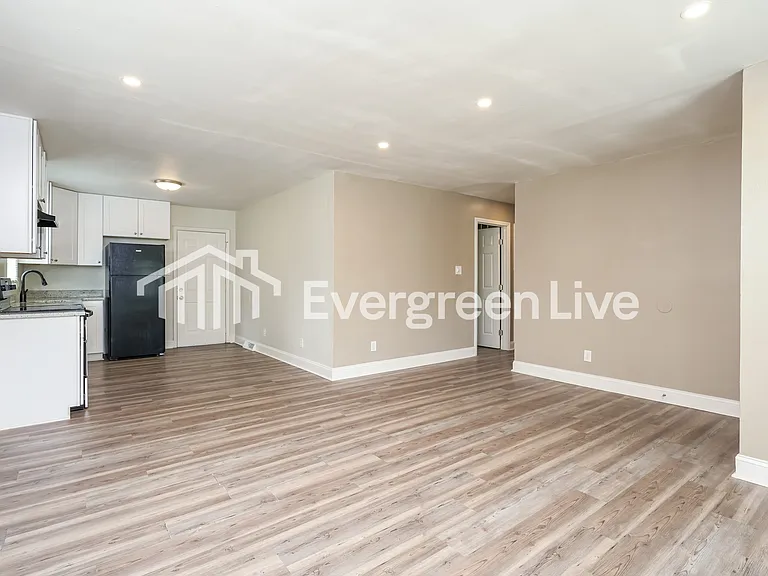 1706 Eastwood Ave — Photo 6