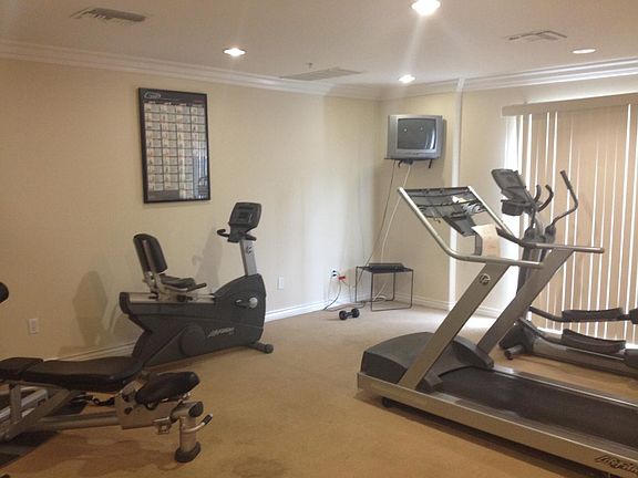 3rd image of 3328 Oakhurst Ave APT 204