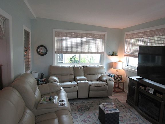 2nd image of 37 E Pine St #5