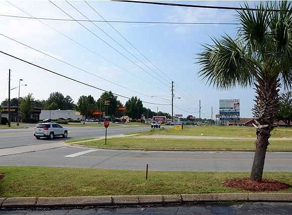 4th image of 2670 S Ferdon Blvd