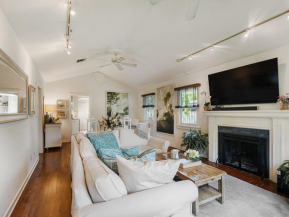 4th image of 800 Biscayne Dr