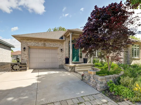 24 Schreyer Dr, Saint Thomas, ON N5R 6E8