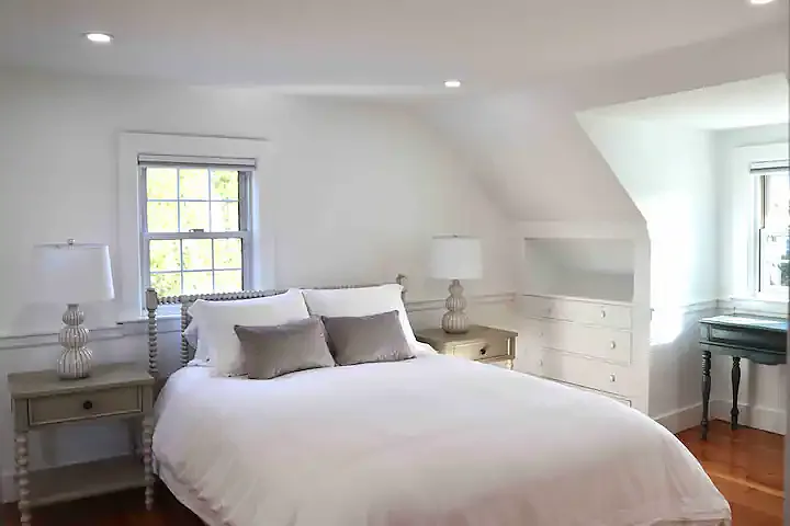 10 N Pleasant St — Photo 11