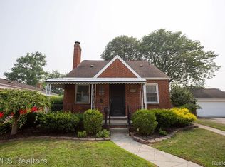 15490 Couzens Ave, Eastpointe, MI 48021