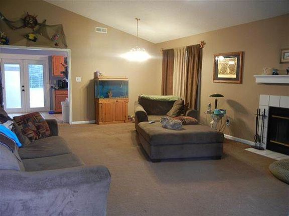 4th image of 103 Sweetwater Dr