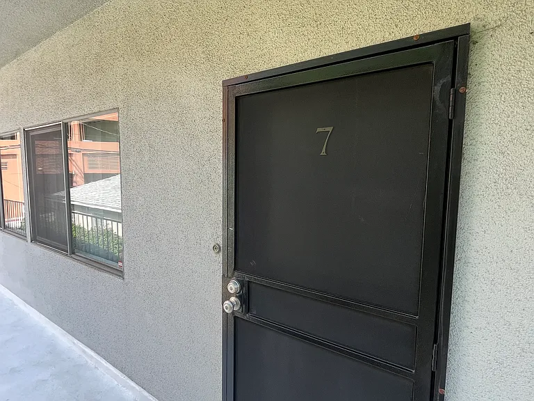 11746 Goshen Ave #7 — Photo 20