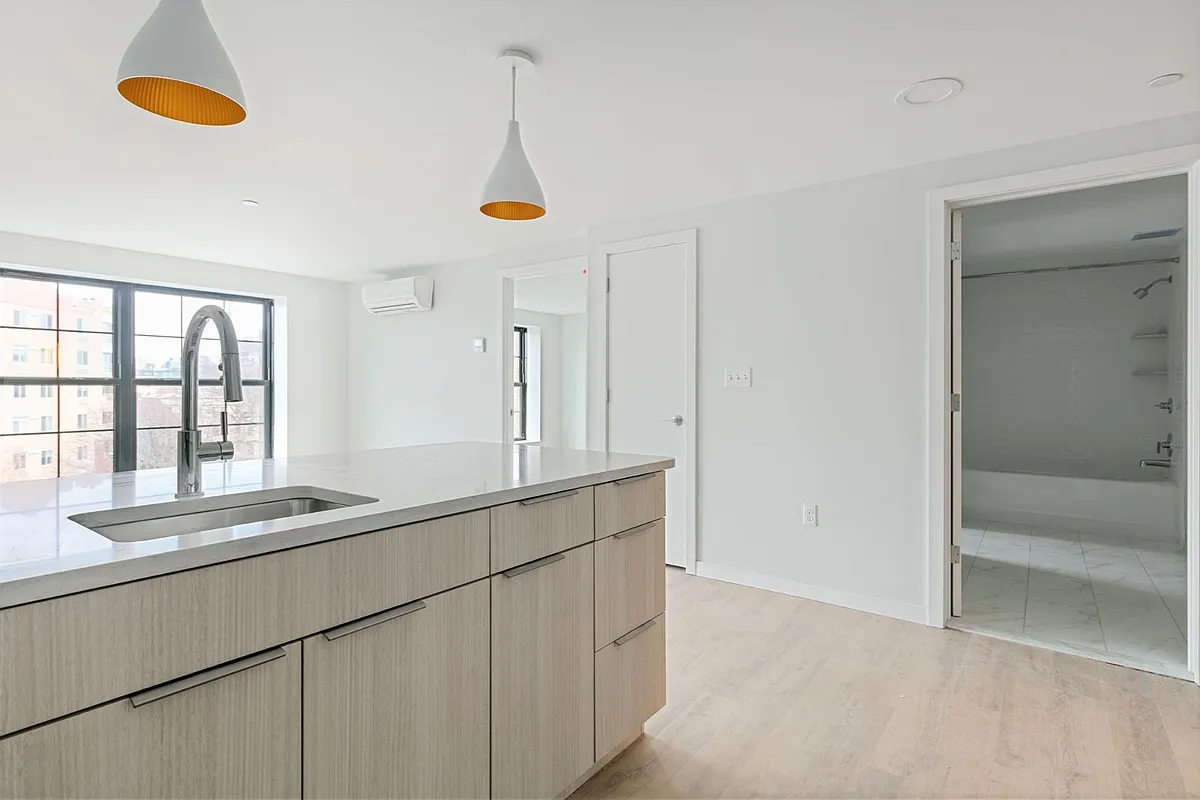 Building Photo - 10 Soden St #7