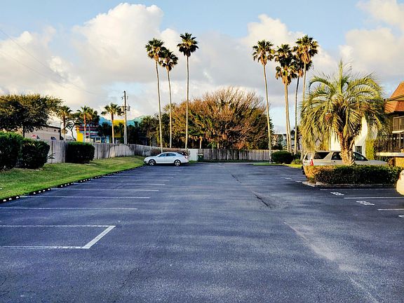 3rd image of 200 Saint Lucie Ln APT 604