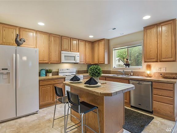 4th image of 10523 26th Pl SE