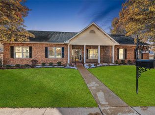12346 Courtyard Lake Dr, Saint Louis, MO