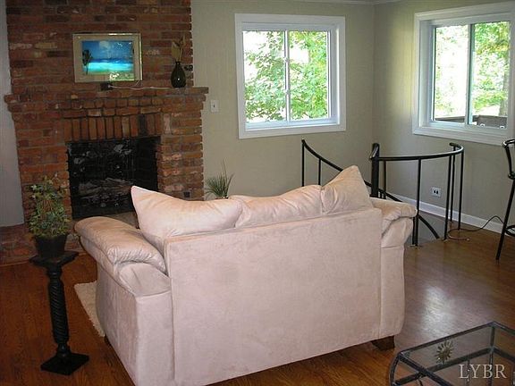 4th image of 1310 Wildflower Ln