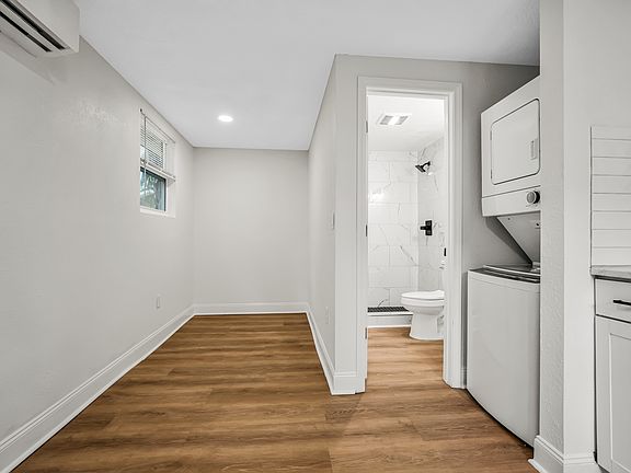 5th image of 3129 Gilmore St #2