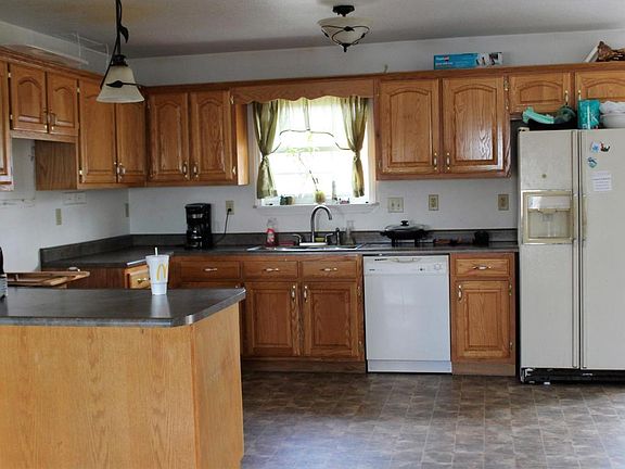 3rd image of 220 Bayberry Dr