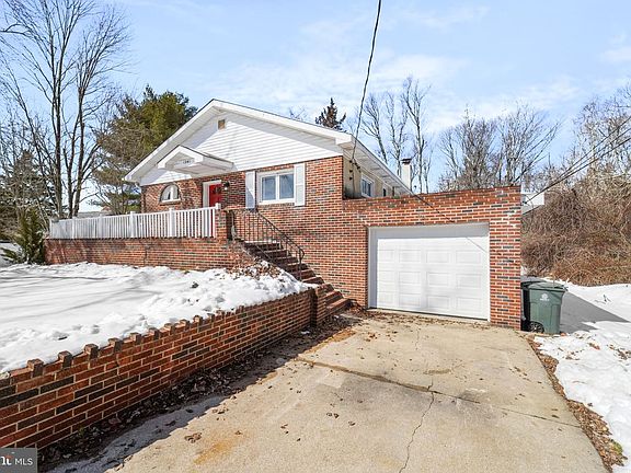 3rd image of 1241 Clayton Rd