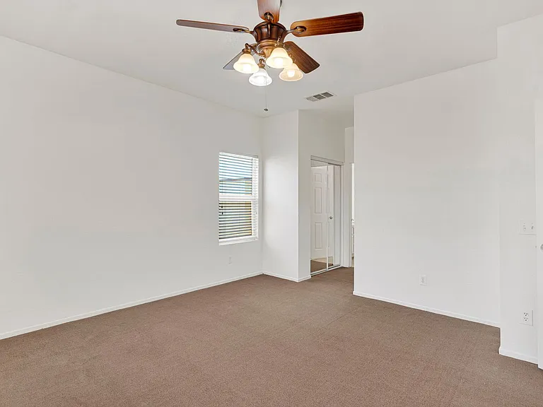 13085 Camden Ln — Photo 12