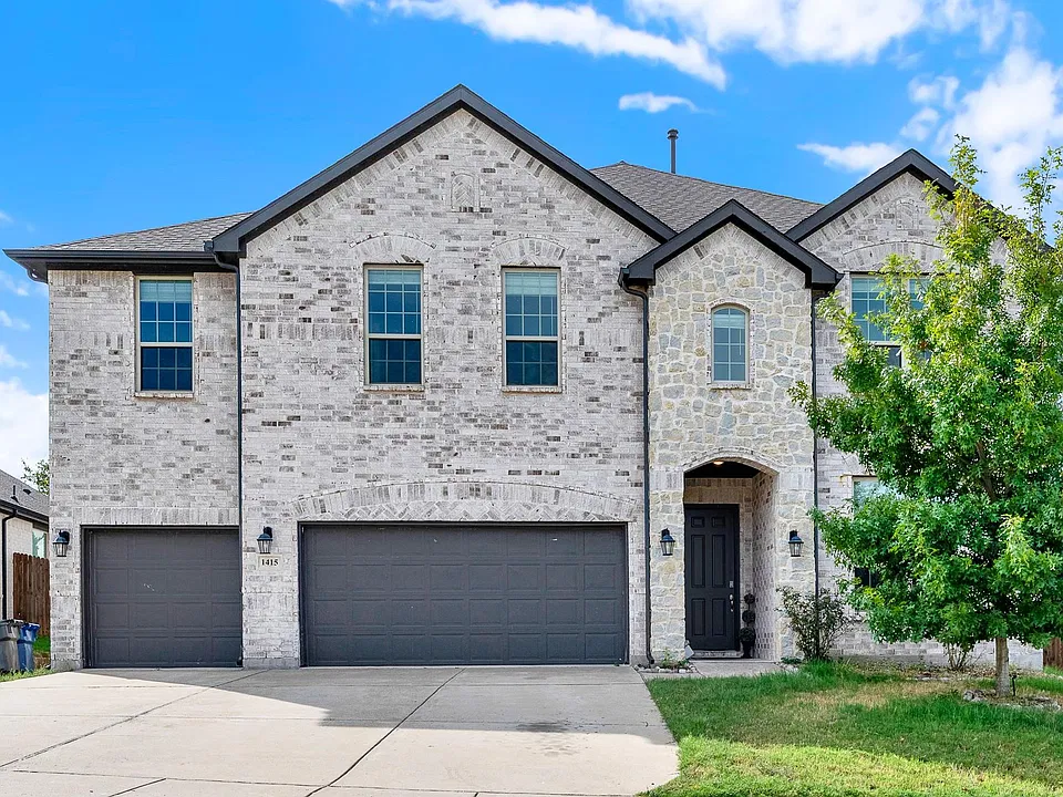 1415 Hickory Woods Way