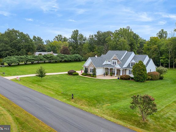 5th image of 15701 Berkeley Dr
