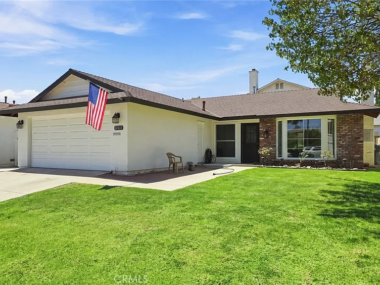 17611 Leslie Ave — Photo 3