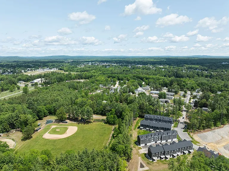 Bayberry Commons- 3 Bedroom 2.5 Bath Townhomes with 2 Car Garage — Photo 136