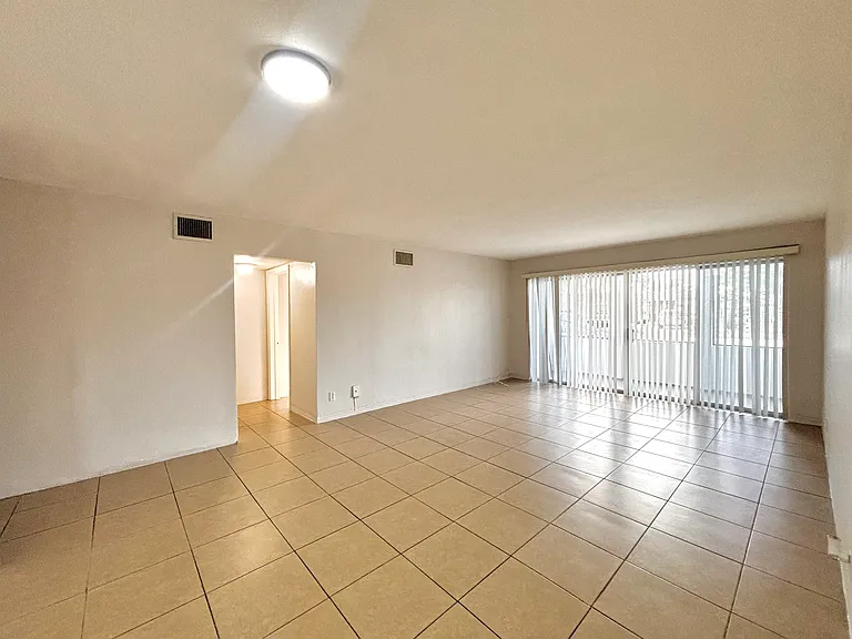 1735 Dewey St #106 — Photo 5