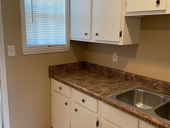 5th image of 4037 Forest View Dr