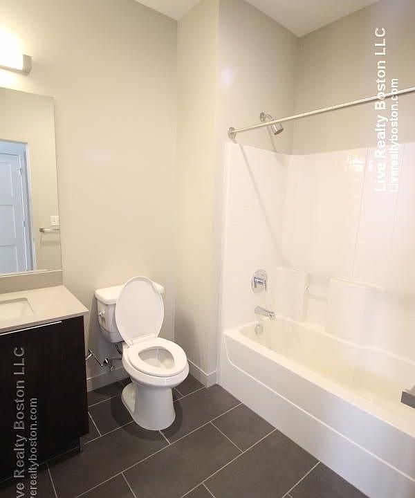 2nd image of 60 Brainerd Rd #2R