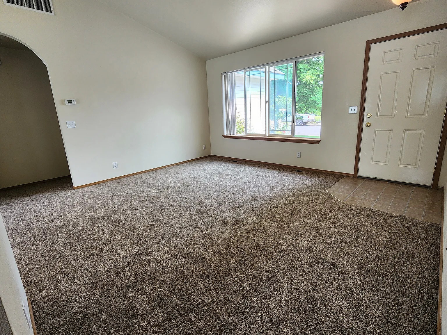 3 bed, 1199 sqft, $2,095 — Photo 2