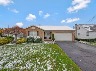 11 Gilroy St, Peckville, PA 18452