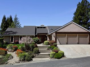 3 Lamp Ct, Moraga, CA 94556
