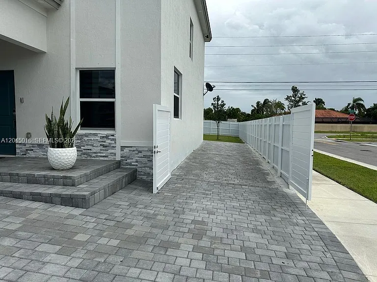 12760 SW 215th Ter — Photo 18